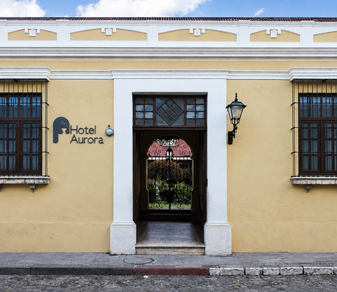 http://Hotel%20Aurora%20courtyard%20garden%20with%20fountain,%20Antigua%20Guatemala